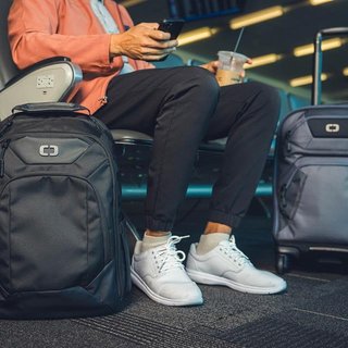 Ogio Renegade 22" 4-Wheel Travel Bag 33L borsa da golf, titanium