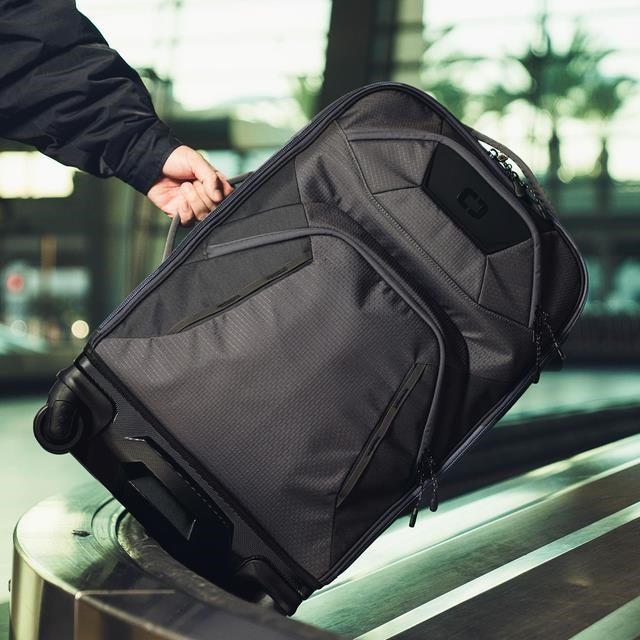 Ogio Renegade 26" 4-Wheel Travel Bag 52L borsa da golf, titanium