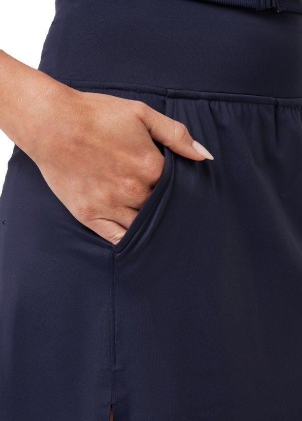 Travis Mathew Game Set Match gonna skort lunga, navy blazer
