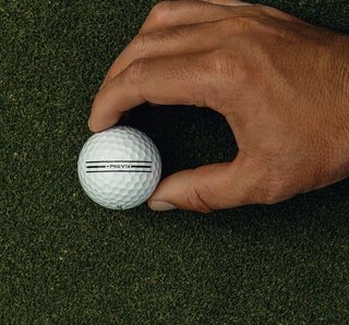 Titleist Pro V1x Left Dash AIM Enhanced palline da golf 2026