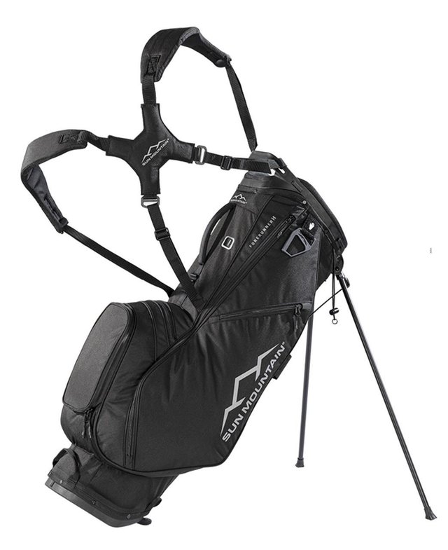 Stand bag da golf nera con piedini, pronta per essere portata in spalla