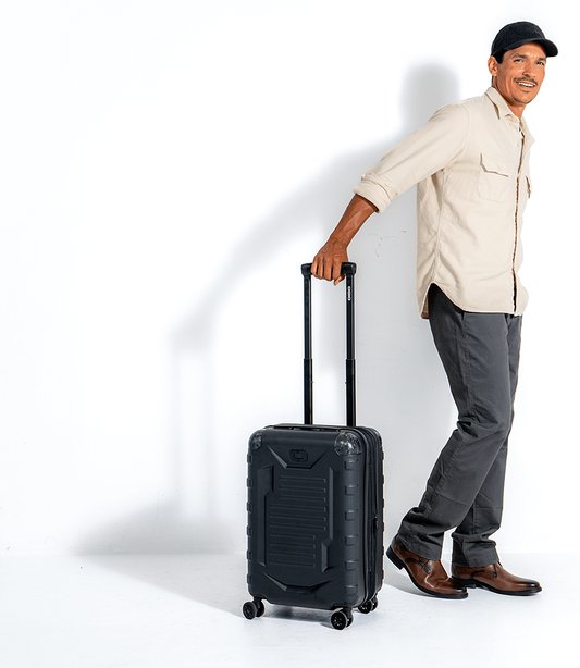 Ogio Renegade Vault Carry-On 35-40L travel bag, bianco