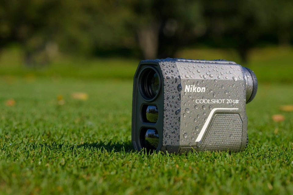 Nikon COOLSHOT 20 GIII — compatto e pronto per il gioco