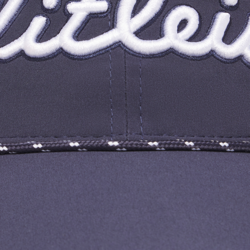 Dettaglio corda intrecciata sulla visiera di Titleist Tour Breezer