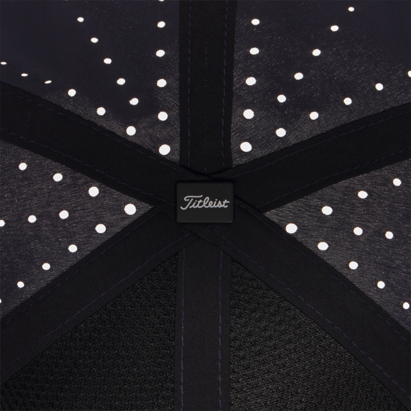 Dettaglio perforazione Starburst su Titleist Tour Breezer