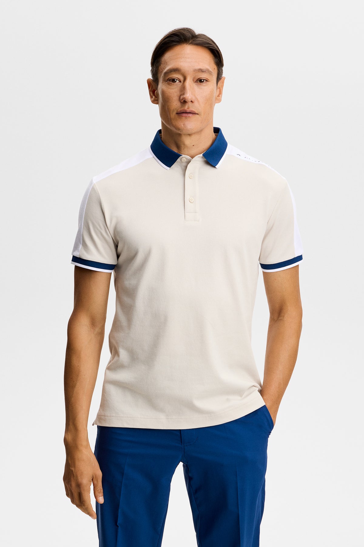 Polo J.Lindeberg Jace Moonbeam - dettaglio pannelli a contrasto sulle spalle