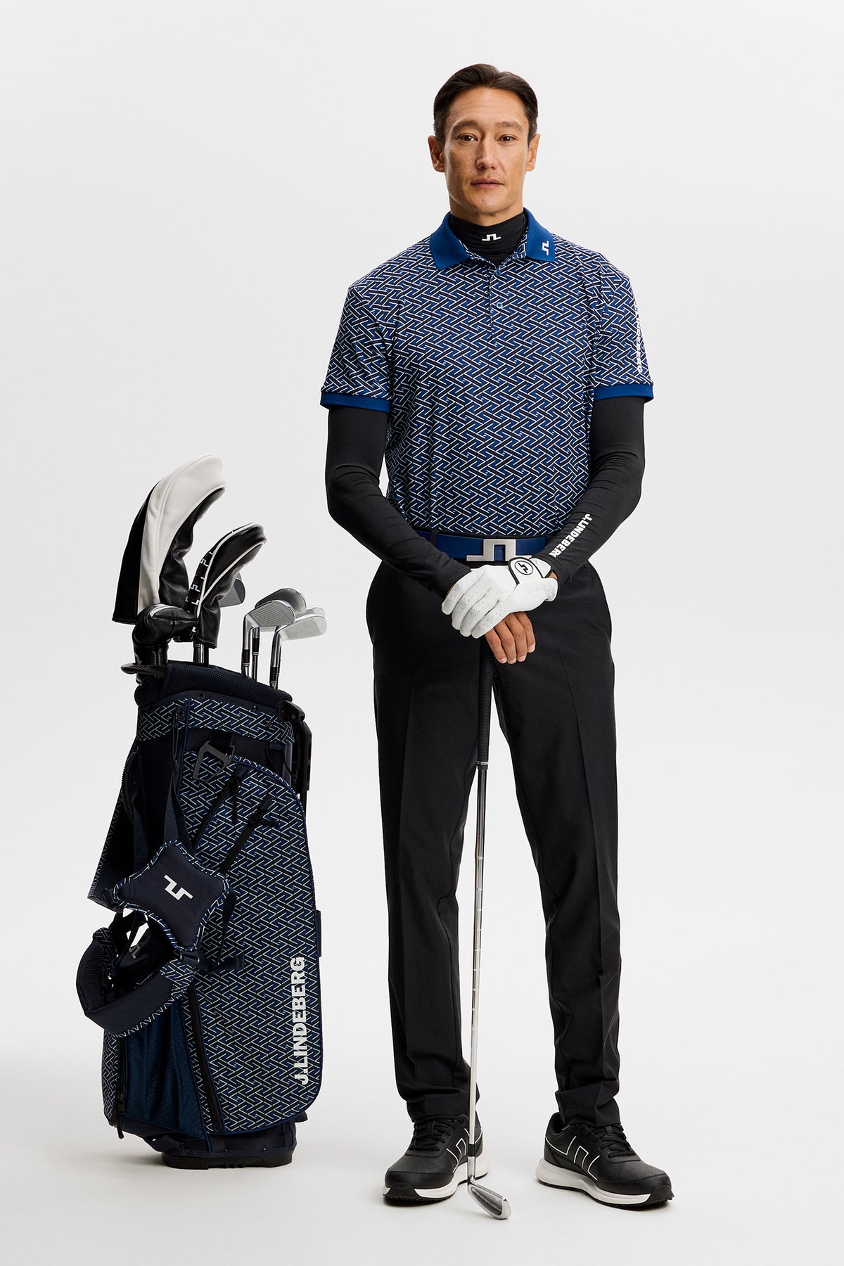 Polo J.Lindeberg Tour Tech Print Ladder Estate Navy - dettaglio ricamo e stampa