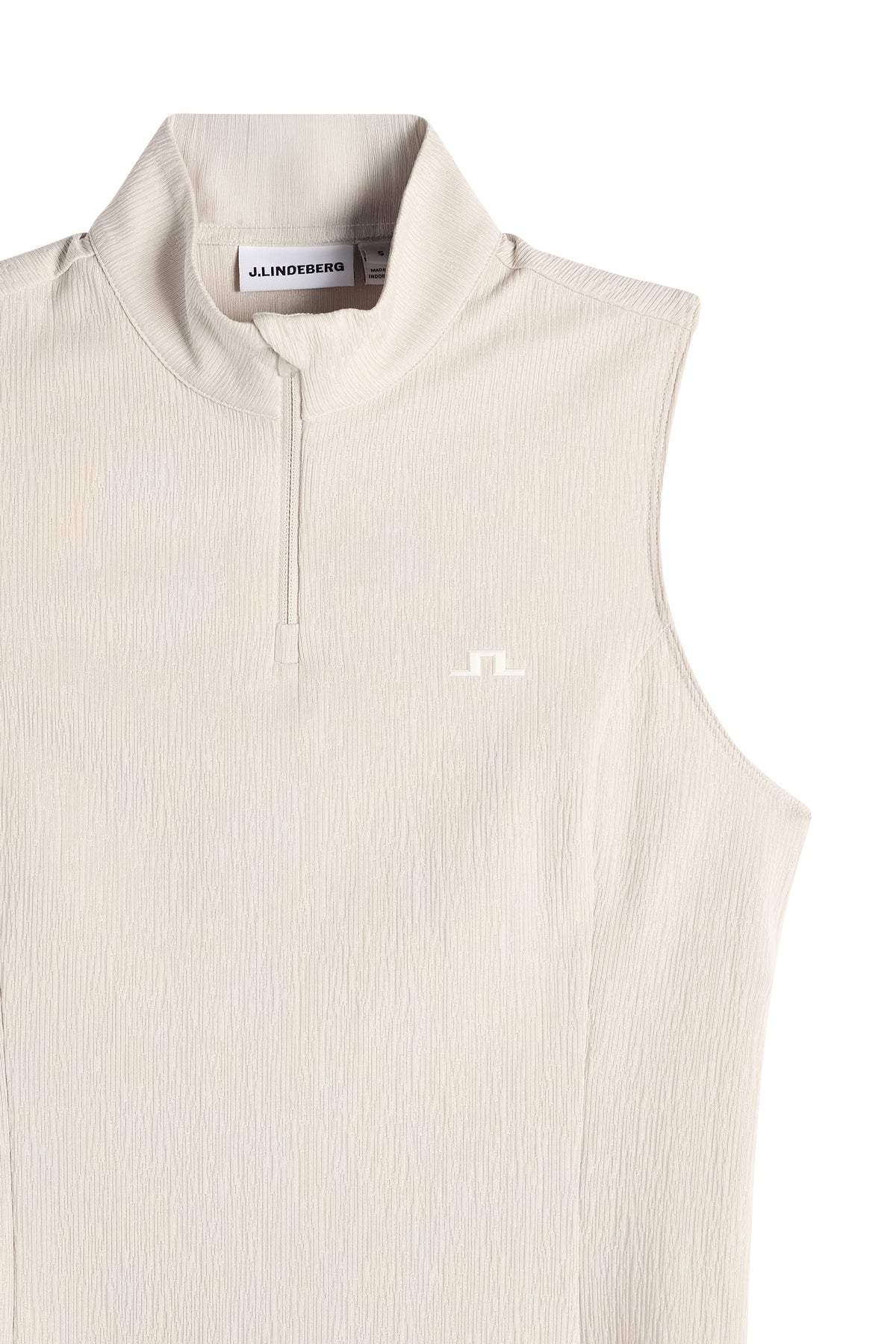 Top senza maniche J.Lindeberg Tia Moonbeam – scatto lifestyle sul campo da golf
