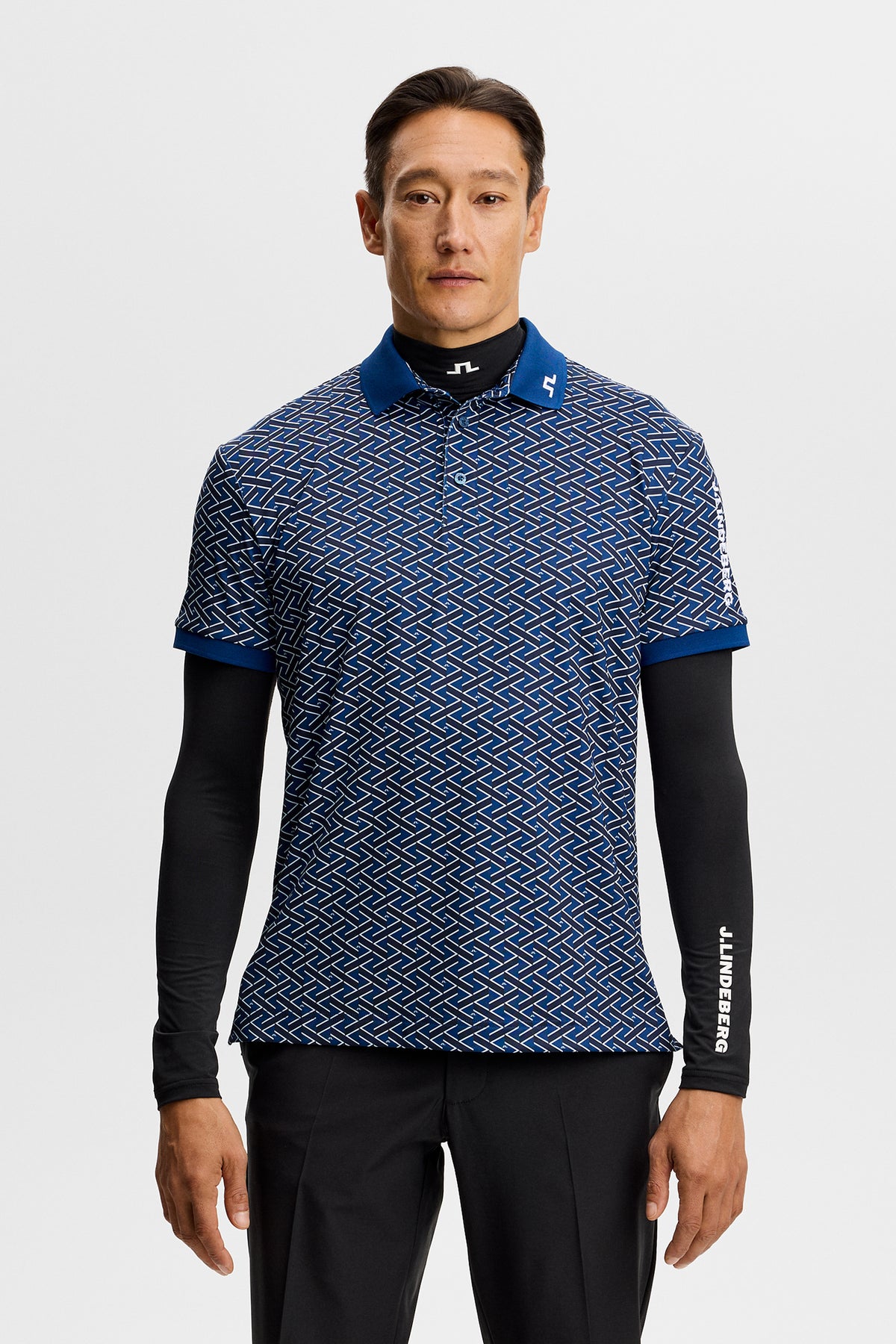 Polo J.Lindeberg Tour Tech Print Ladder Estate Navy - stile di vita in campo