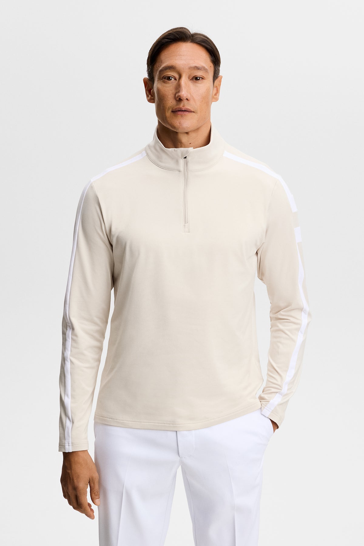 Mid Layer J.Lindeberg Keaton Quarter Zip Moonbeam – vista frontale lifestyle
