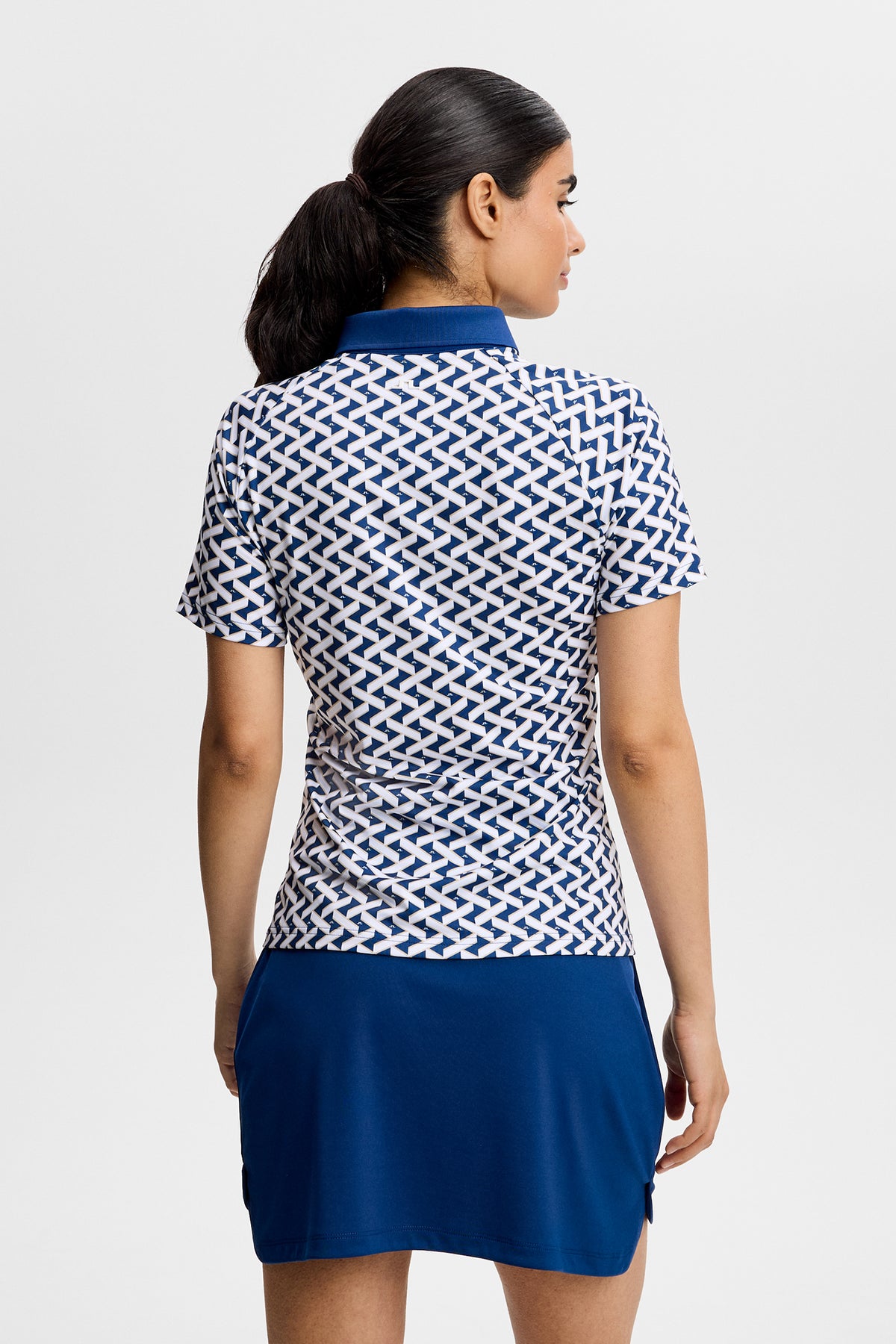 J.Lindeberg Chiara Polo Ladder Estate White – vista stampa laterale e manica