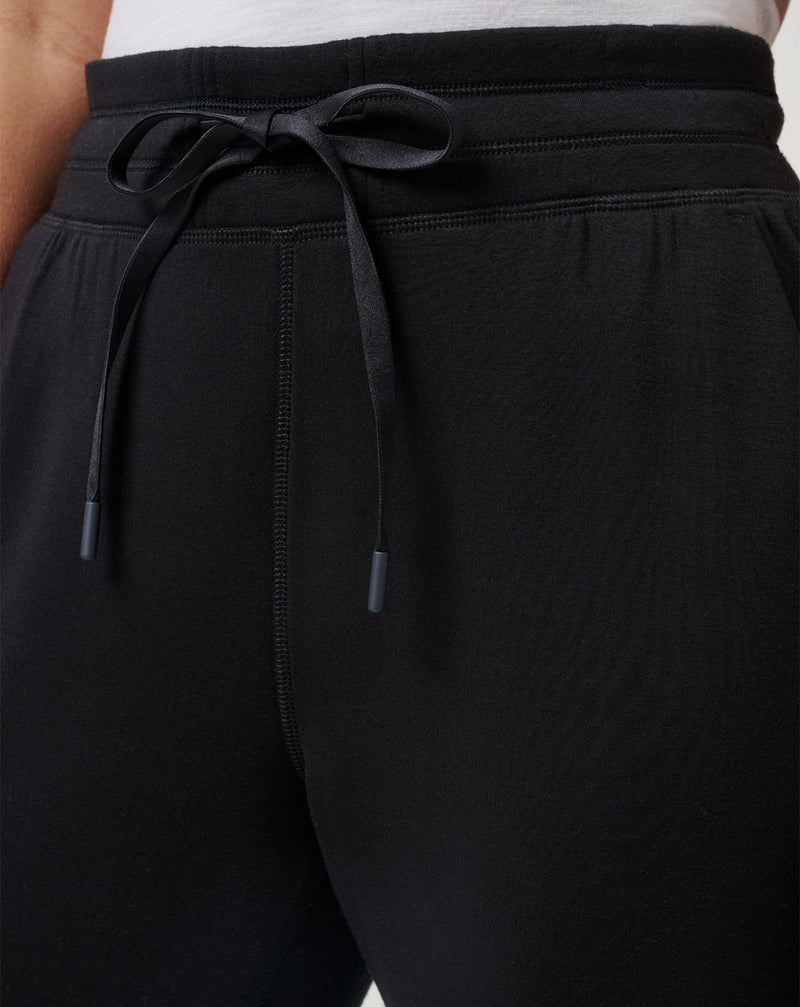 Dettaglio tasca e spacco dei pantaloni Travis Mathew Skyloft Soft Ankle