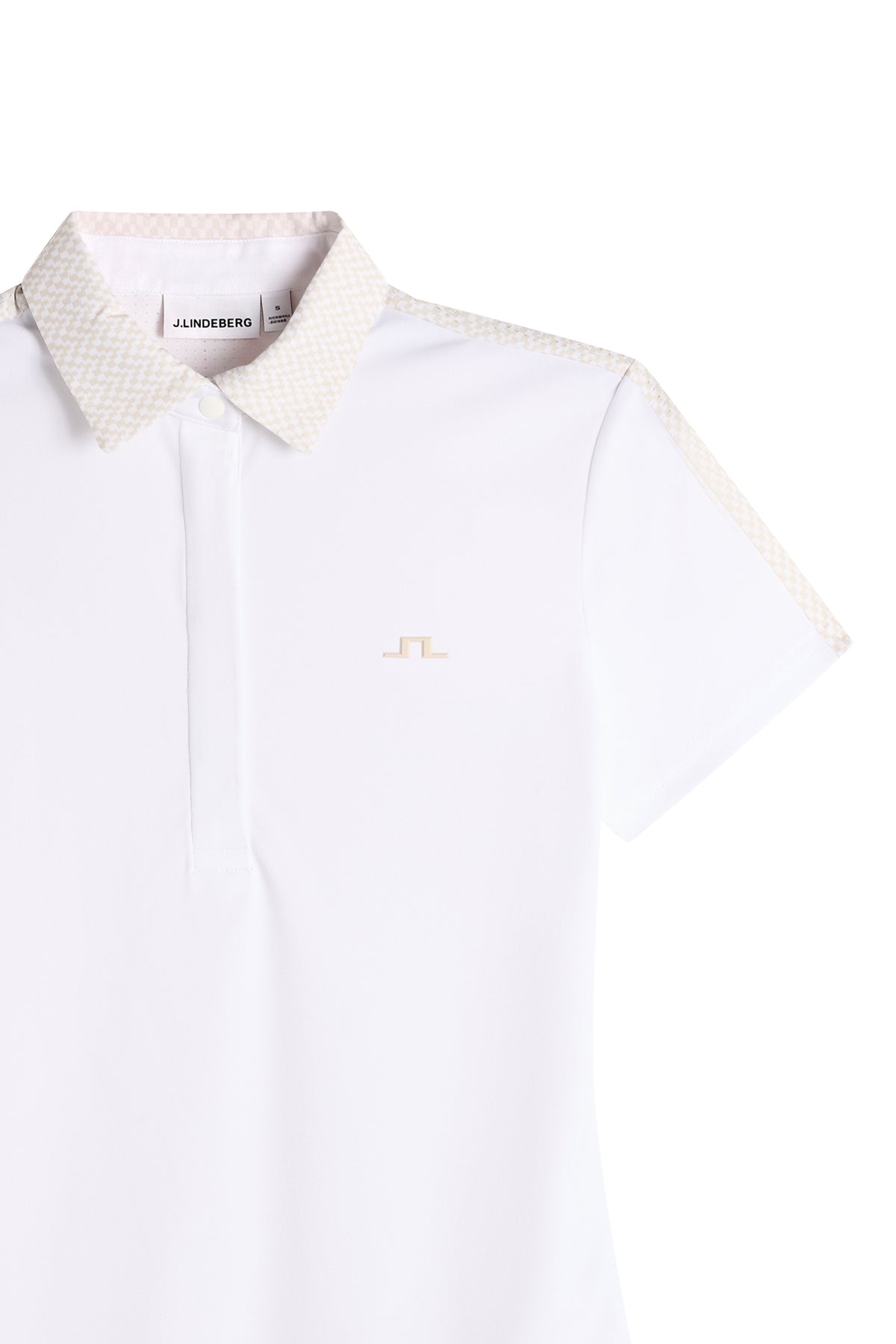 J.Lindeberg Cara Polo Print White – vista lifestyle che mostra la polo in azione sul campo