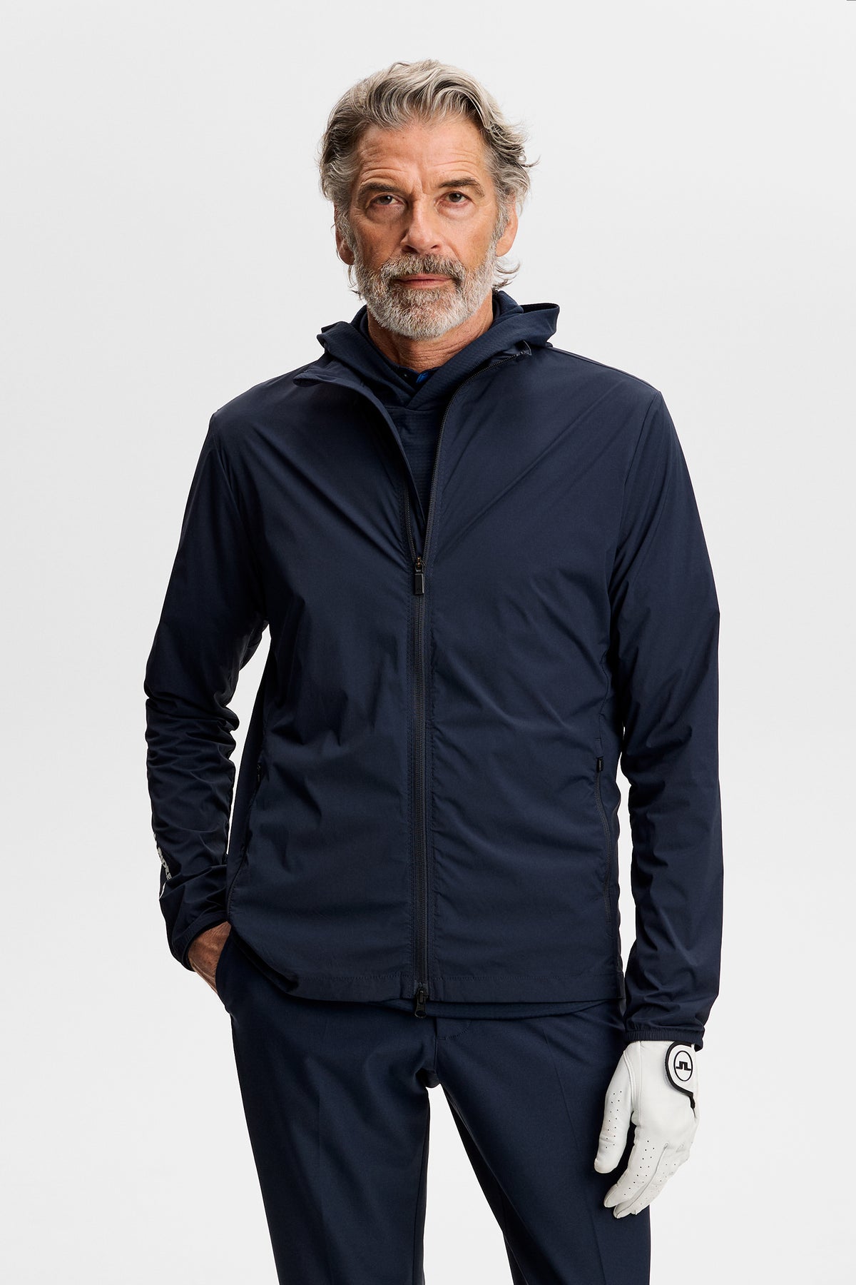 Giacca J.Lindeberg Tour Tech Packable JL Navy – vista frontale sul campo
