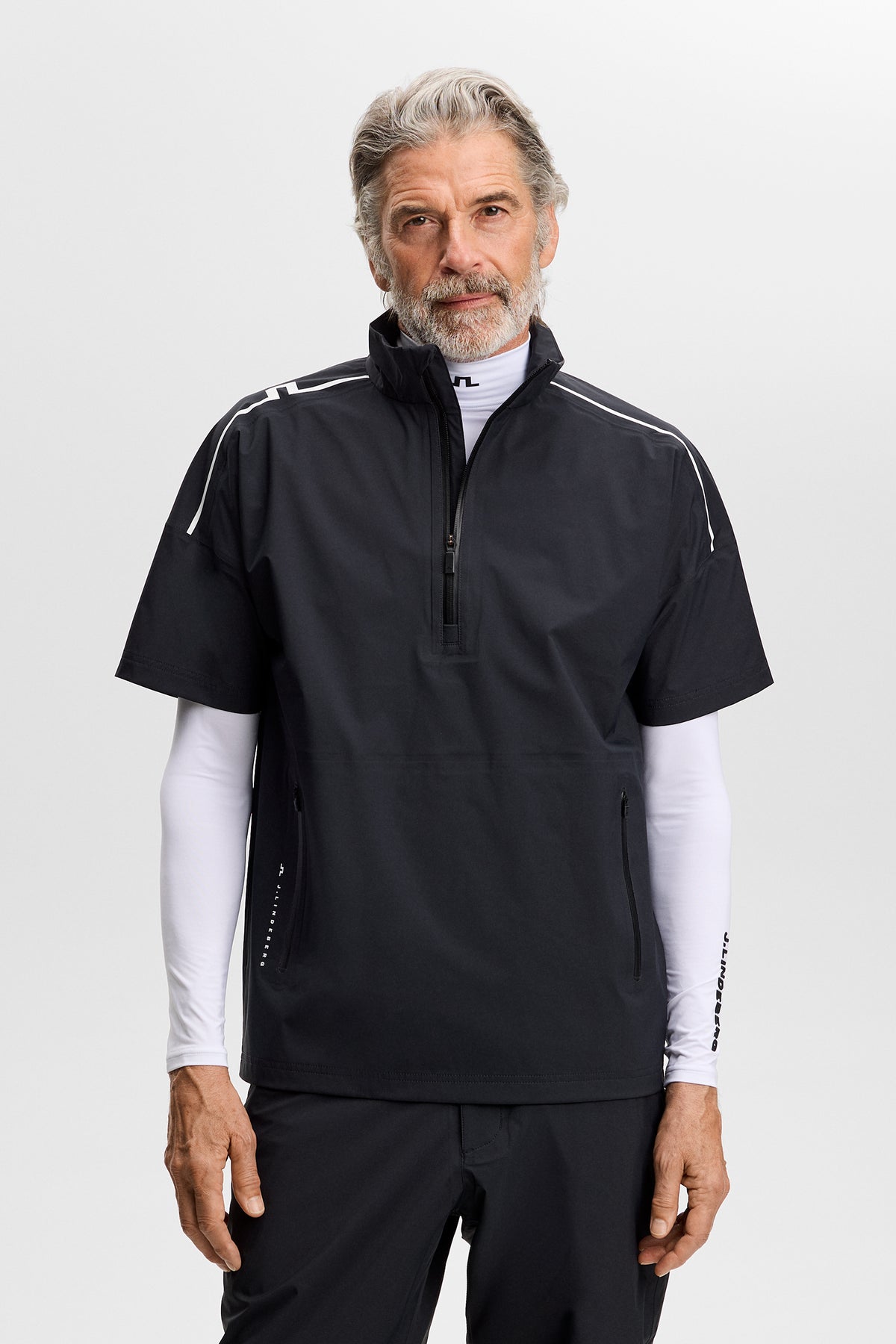 J.Lindeberg Shay Rain Shirt Black – vista posteriore che mostra la striscia JL Bridge sulla spalla