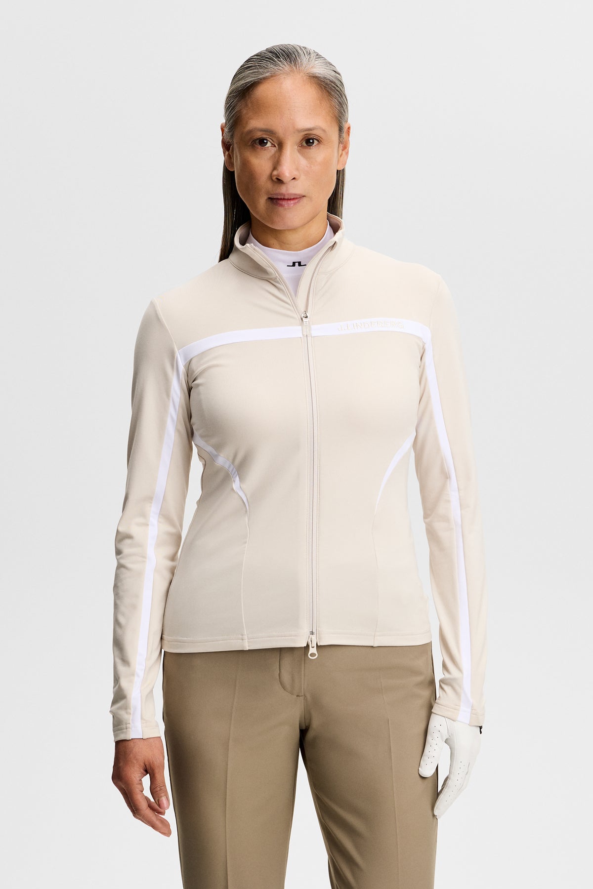J.Lindeberg Janice Mid Layer Moonbeam – vista frontale che mostra il tessuto Light Mid e i dettagli della cerniera