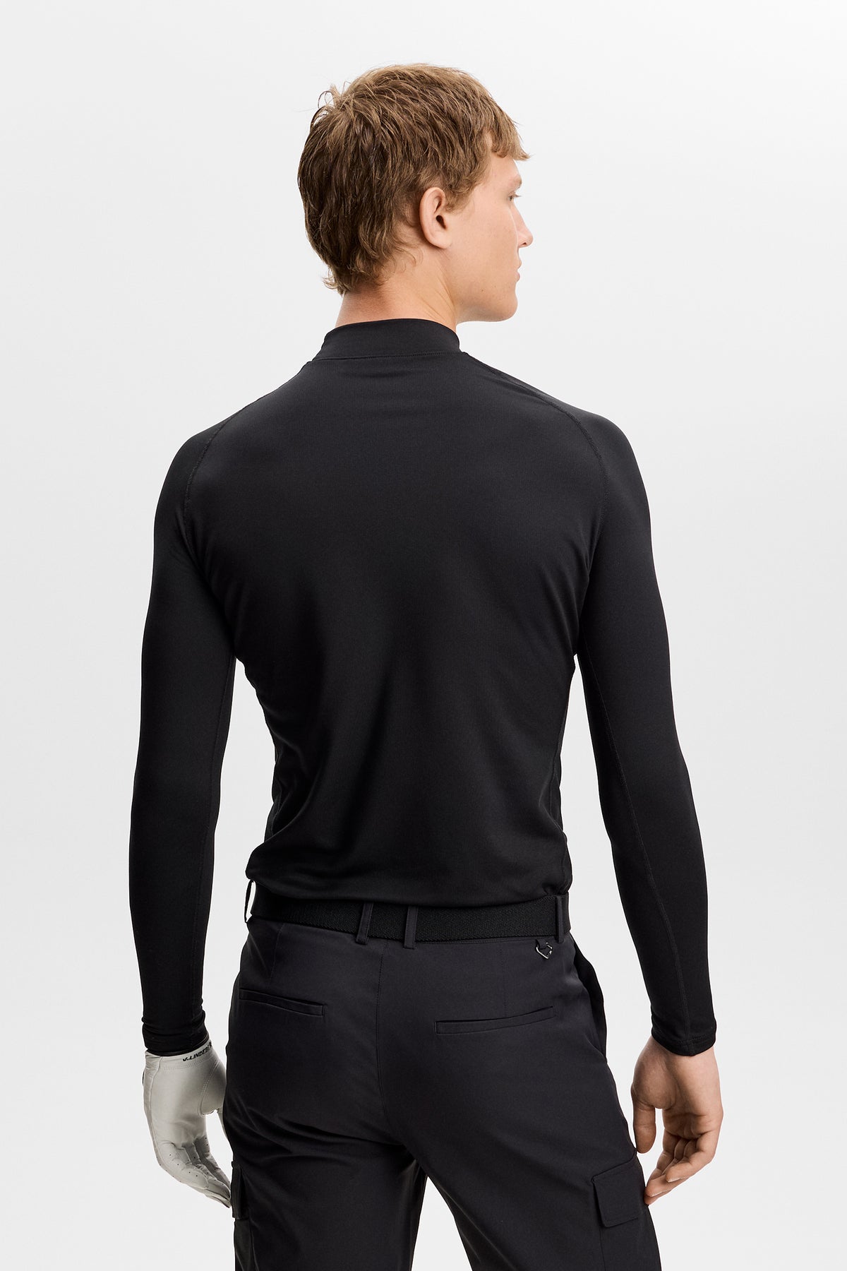 J.Lindeberg Ello Brushed Top Black – dettaglio colletto alto per protezione dal vento