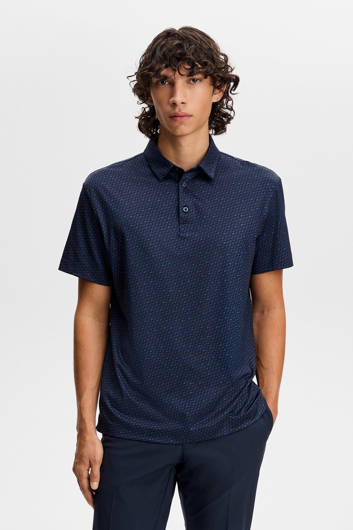 Polo J.Lindeberg Tod Print Bias Bridge Micro Navy Set – lifestyle sul campo