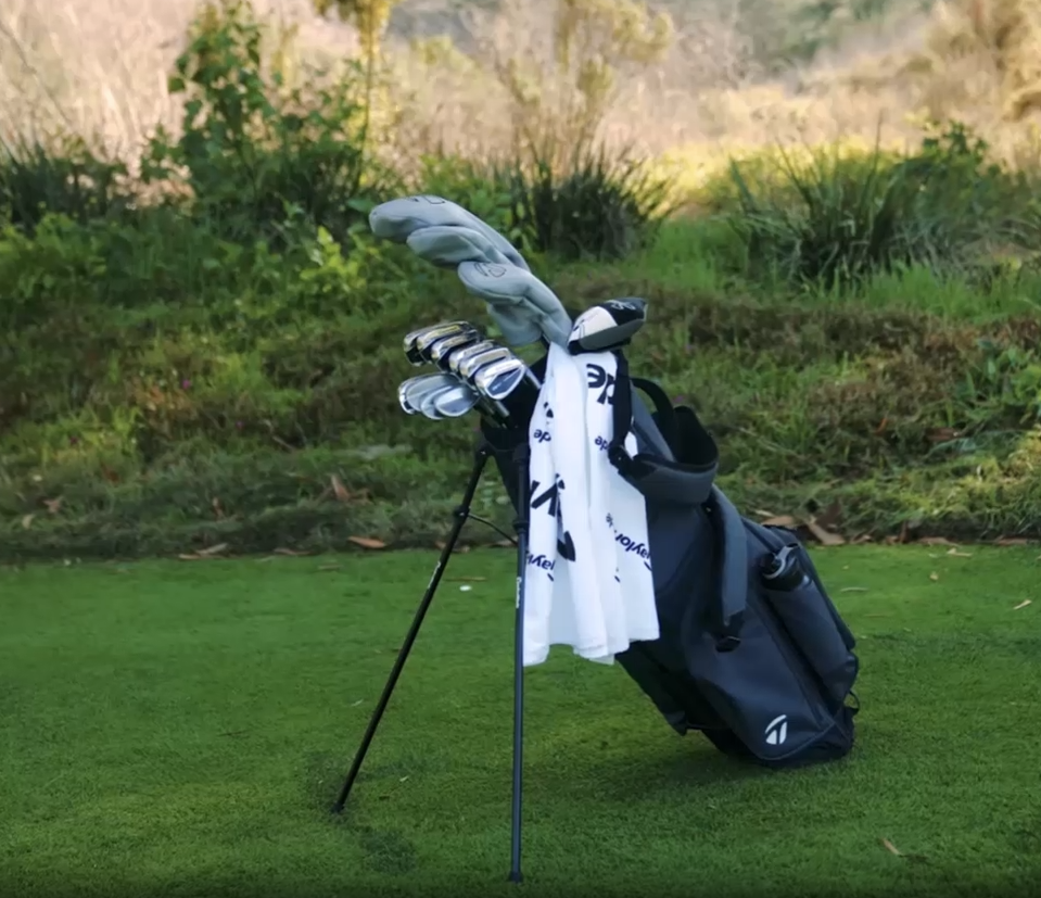 TaylorMade FlexTech Stand Bag in uso sul campo da golf
