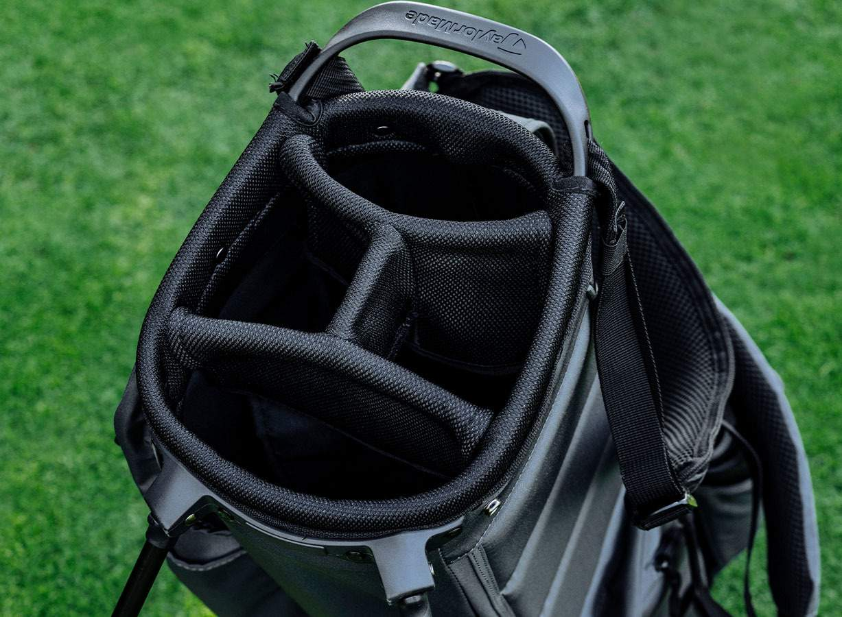 Dettaglio del top divisorio a 4 vie della TaylorMade FlexTech Stand Bag